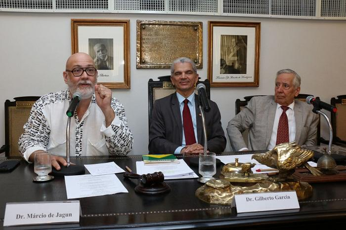 Márcio de Jagun participando de uma reunião institucional